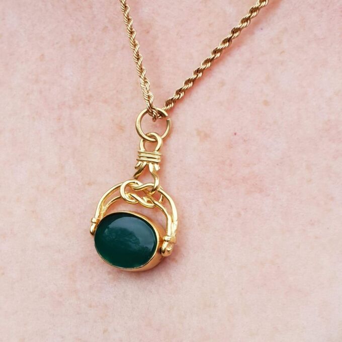 Onyx and Agate Spinner Fob in 9ct Gold