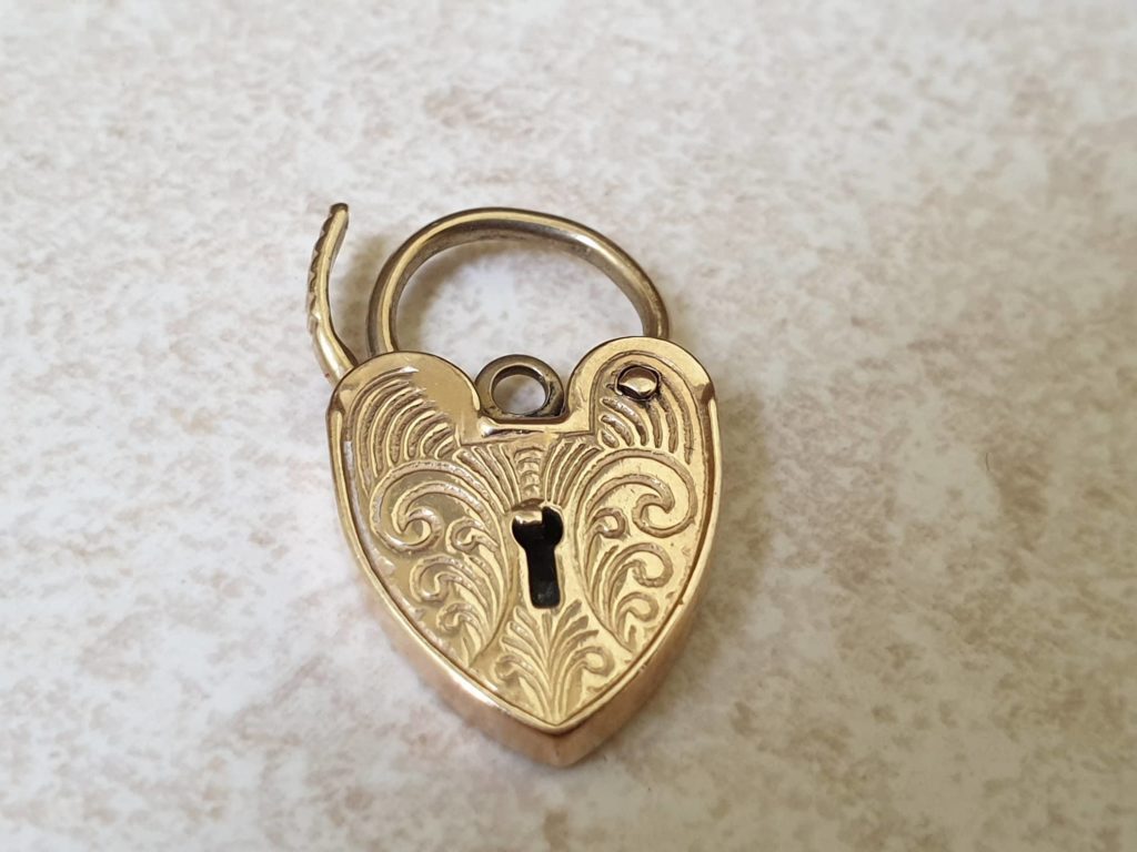 Ornate Heart Padlock Pendant in 9ct Gold - Gems Afire - Preloved ...