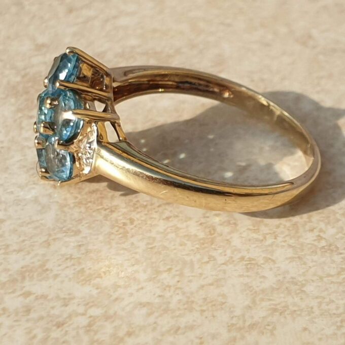 Topaz Flower Cluster Ring in 9ct Gold,  a UK O 1/2 or a US 7 3/4.