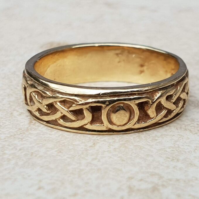Celtic Knot Wedding Band in 9ct Gold,  a UK M 1/2 or a US 6 1/2.