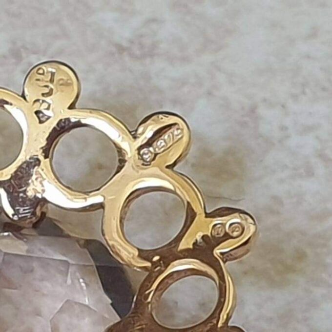 Pretty Quartz Pendant in 9ct Gold