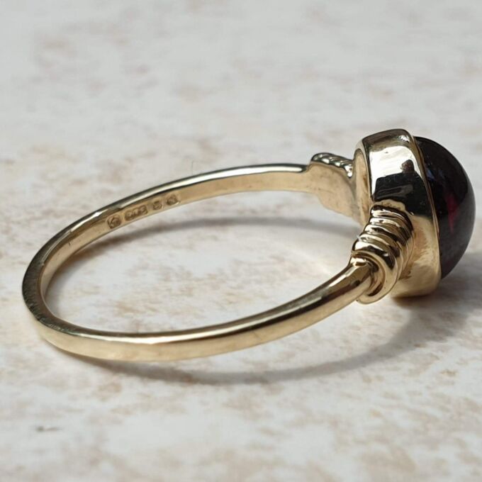 Garnet Cabochon Solitaire Ring in 9ct Gold, a UK H 1/2 or a US 4 1/4