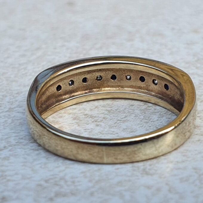 Sapphire & Diamond Ring in 9ct Gold, a UK