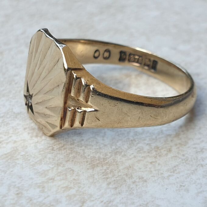 Diamond Set Sunray Signet Ring in 9ct Gold, a UK U 1/2 or a US 10 1/2