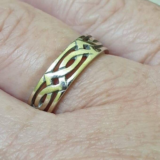 Celtic Knot White Gold Band Ring in 9ct,  a UK M 1/2 or a US 6 3/4.