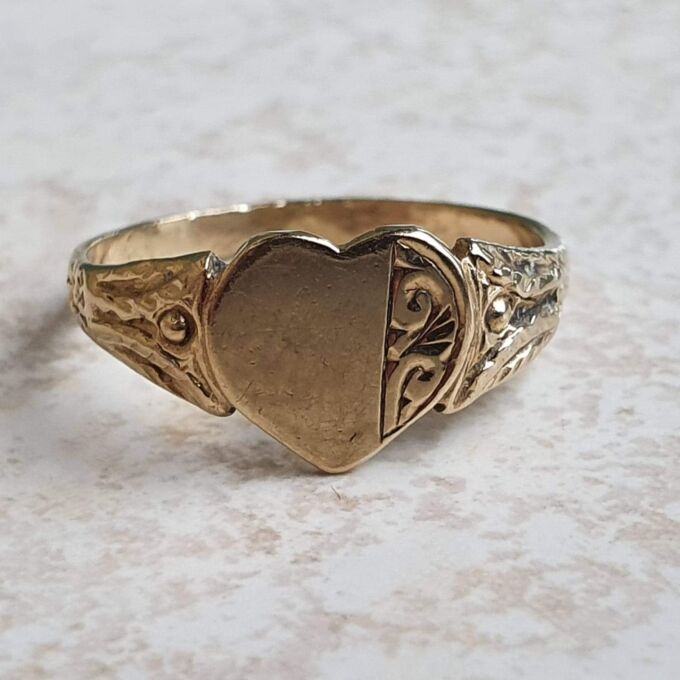 Ornate Part Engraved Heart Signet in 9ct Gold, a UK J or a US 5
