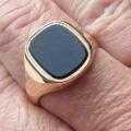 Bloodstone Signet Ring in 9ct Gold, a UK S 1/2 or a US 9 1/2