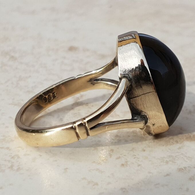 Stunning Banded Agate Cabochon Solitaire in 9ct Gold, a UK N or a US 7.