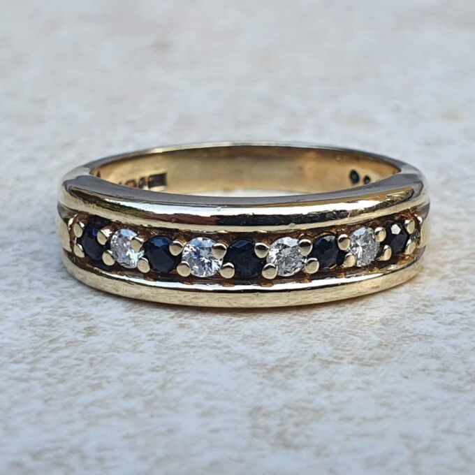 Sapphire & Diamond Ring in 9ct Gold, a UK
