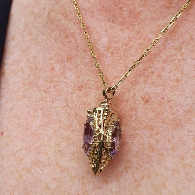 Luscious Lantern Pendant with Amethyst in 9ct Gold