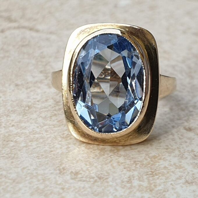 Synthetic Spinel Frame Ring in 9ct Gold,  a UK K 1/2 or a US 5 3/4