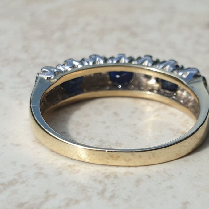 Sapphire and Diamond Ring in 9ct Gold, a UK K 1/2 or a US 5 3/4