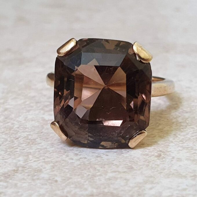 Heavy Smoky Quartz Ring in 9ct Gold.