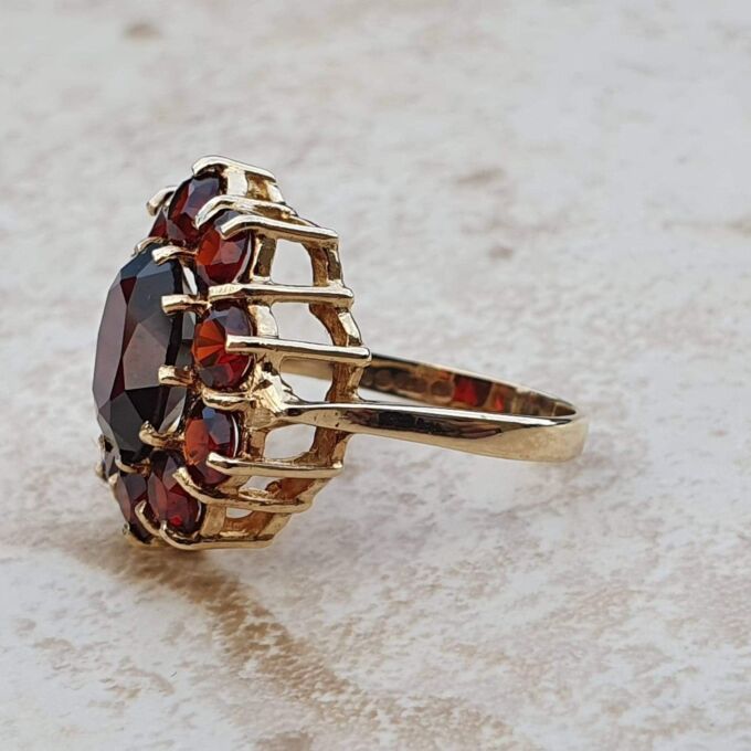 Big Garnet Cluster Ring in 9ct Gold, a UK L or a US 5 3/4