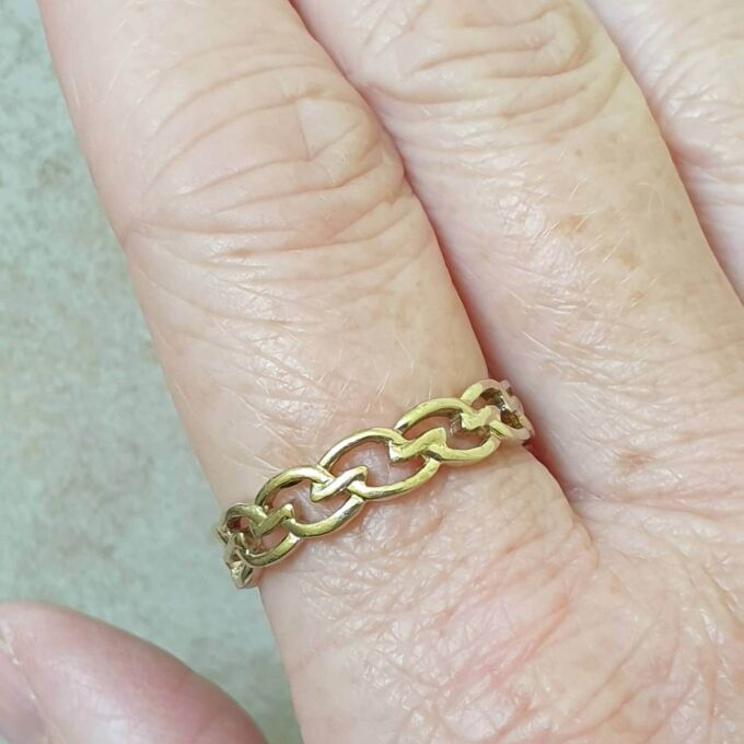 Chain Link Design Ring in 9ct Gold.