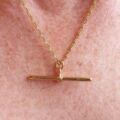 Simple T Bar in 9ct Gold