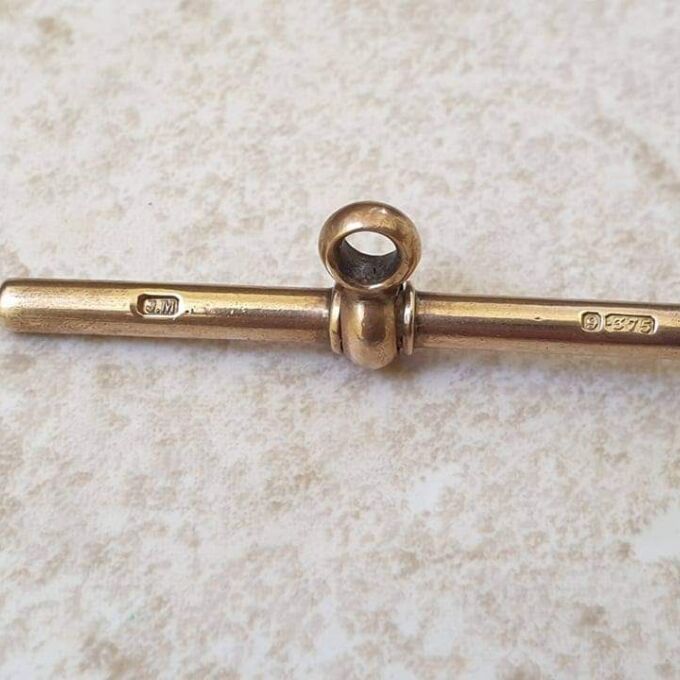 Vintage Heavy Plain T Bar Fob Pendant in 9ct Gold.