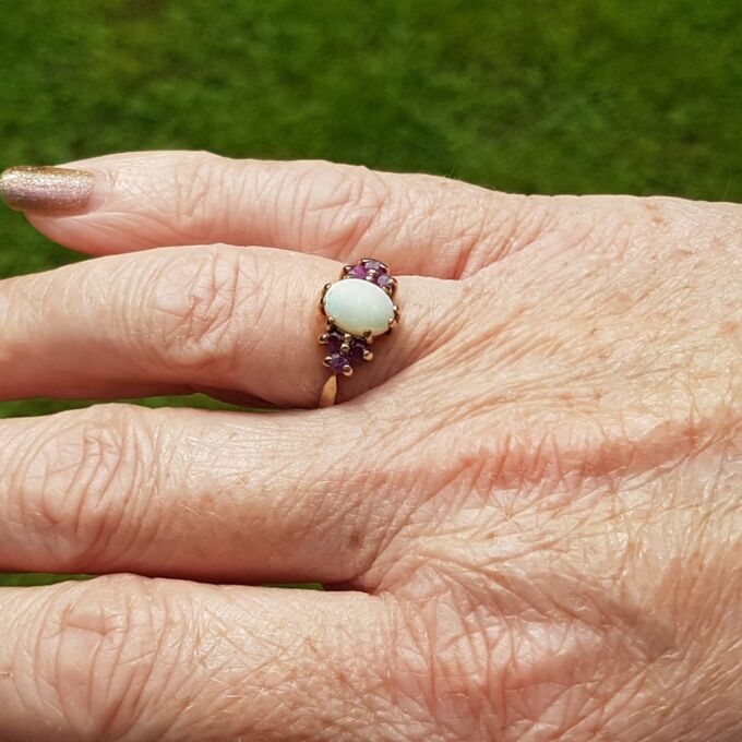 Lovely Opal & Ruby Cluster 9ct Gold Ring, a UK L 1/2 or a US 6 1/4.