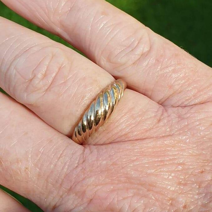 Graduating Dome Ring in 9ct gold, a UK L or a US 5 3/4