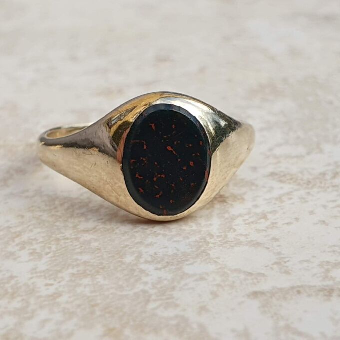 Oval Bloodstone Signet Ring in 9ct Gold, a UK M 1/2 or a US 6 3/4