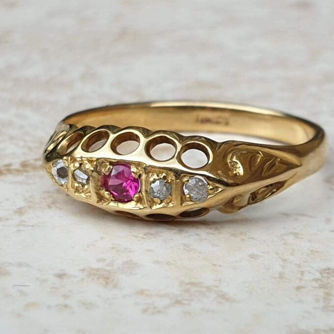 Sale – Fabulous Ruby & Diamond 18ct Gold Ring, a UK O or a US 7 1/2.