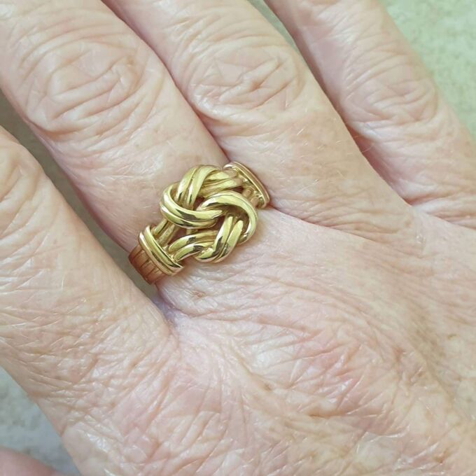 Double Lovers Knot Ring in 9ct Gold, a UK Q 1/2 or a US 8 1/2
