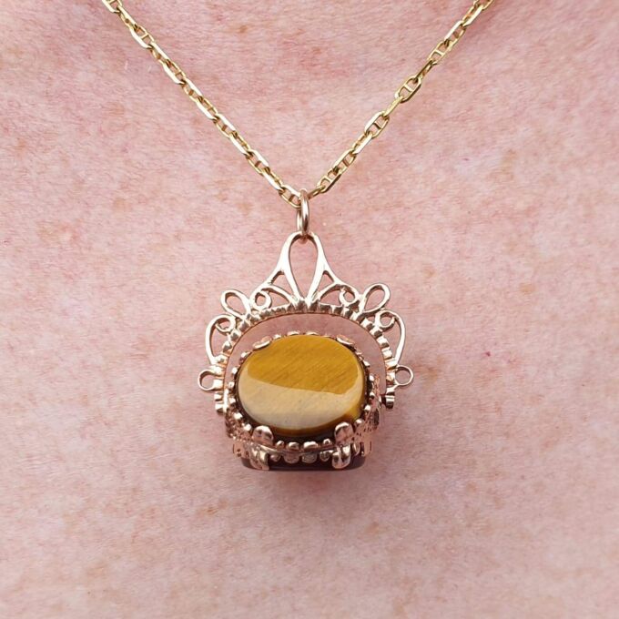 Three Stone Spinner Fob Pendant in 9ct Gold