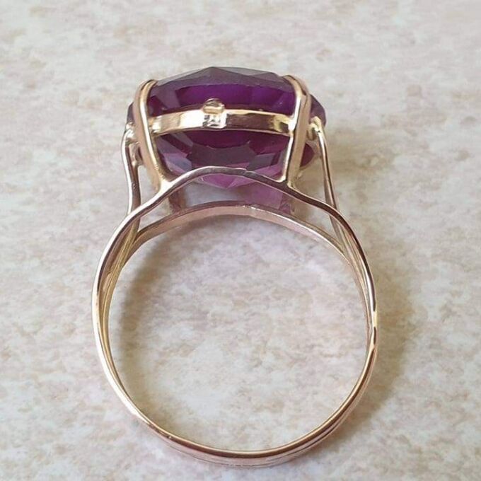 Colour Change Synthetic Sapphire Ring in 12ct Gold.