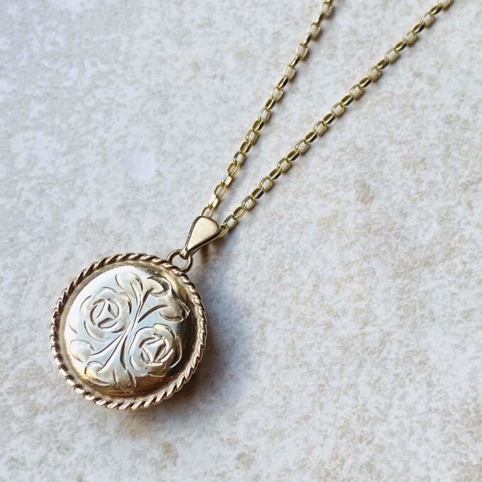 Unusual Circular Locket in 9ct Gold