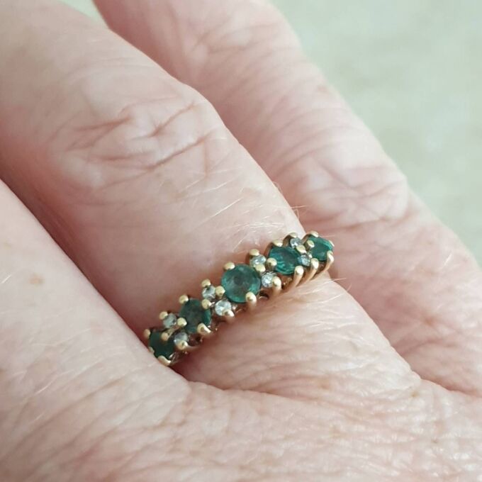 Emerald and Diamond Ring in 9ct Gold, a UK L or a US 6.