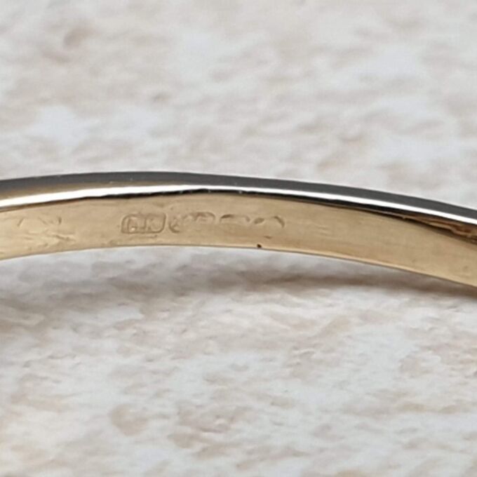 Topaz Ring in 9ct Gold,  a UK Q 1/2 – R or a US 8 3/4.