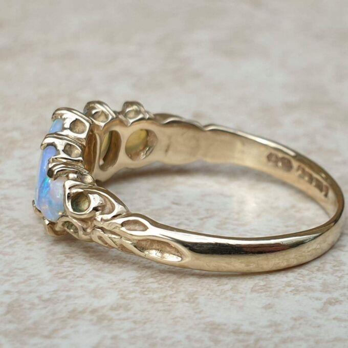 Graduating Five Stone Opal Ring in 9ct Gold,  a UK O or a US 7 3/4.