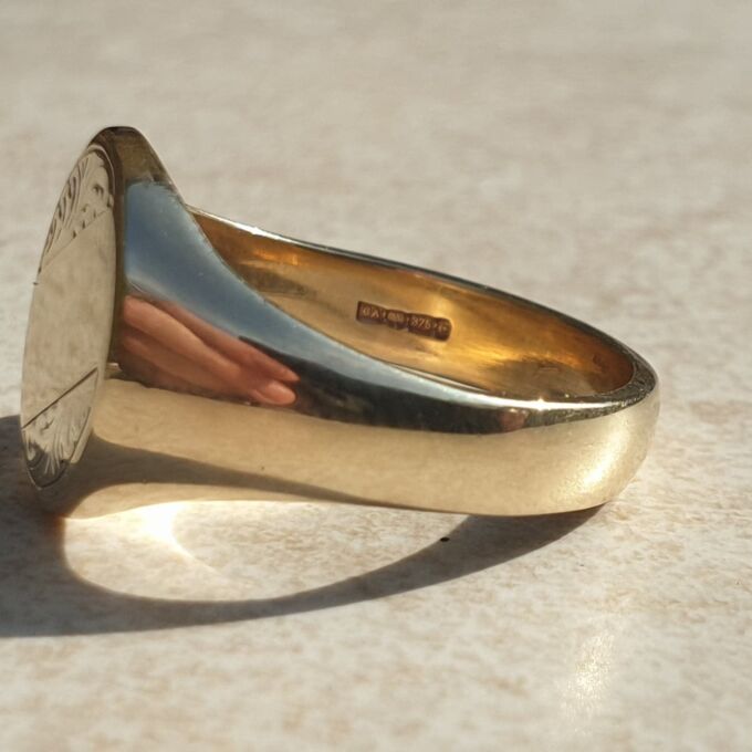 Oval Part Engraved Signet Ring in 9ct Gold.