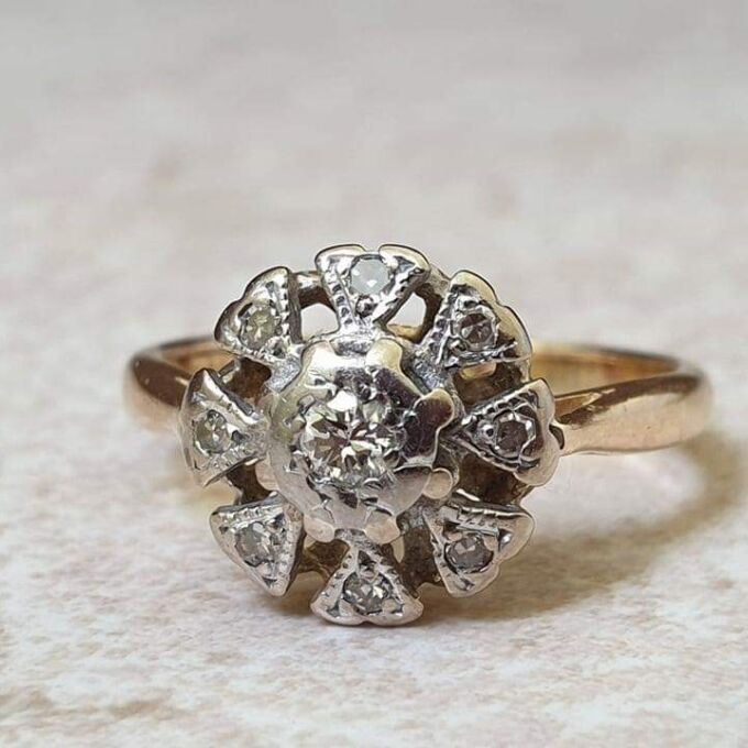 Pretty Geometric Design Diamond Ring in 18ct Gold