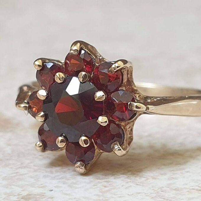 Garnet Cluster ring in 9ct Gold.