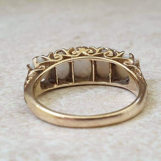 Graduating Five Stone Opal Ring in 9ct Gold, a UK O or a US 7 1/4