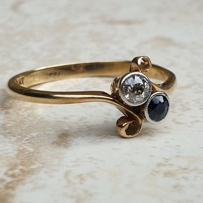 Diamond & Sapphire Moi et Toi Ring in 18ct Gold, a UK R or a US 9