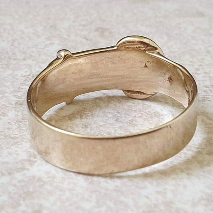 Simple Buckle Ring in 9ct Gold, a UK Q or a US 8 1/2