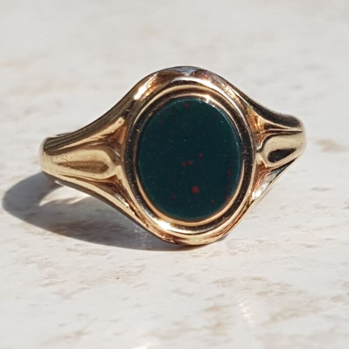 Timeless Oval Bloodstone Signet Ring in 9ct Gold, a UK K 1/2 or a US 5 3/4.