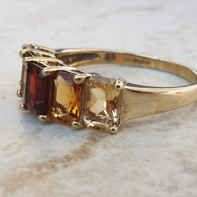 Garnet and Citrine Five Stone Ring in 9ct Gold,  a UK P 1/2 or a US 8 1/4.