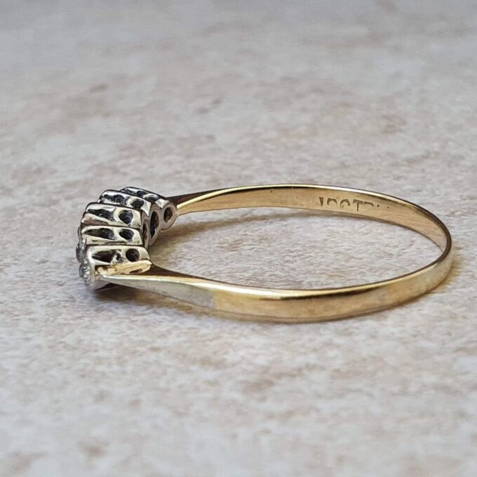 Five Stone Diamond Ring in 18ct Gold.