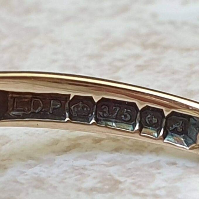 Oval Pale Quartz Ring in 9ct Gold, a UK O or a US 7 1/2