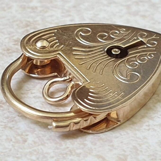 Front Engraved Fully Working Heart Padlock in 9ct Gold