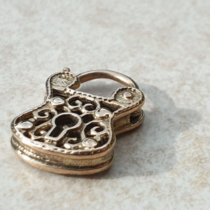 Unusual Purse or Bag Shaped Ornate Lock Padlock in 9ct Gold, not a Heart!