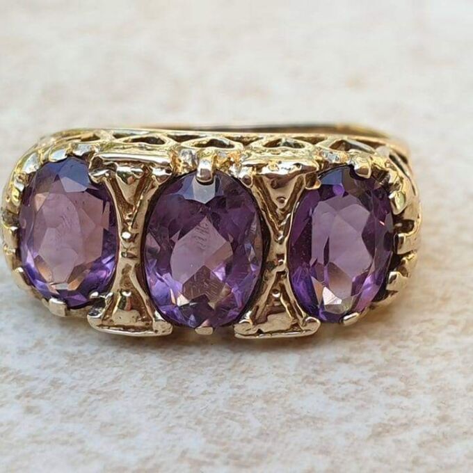 Amethyst Three Stone Ring I 9ct Gold, a UK J 1/2 or a US 5 1/4
