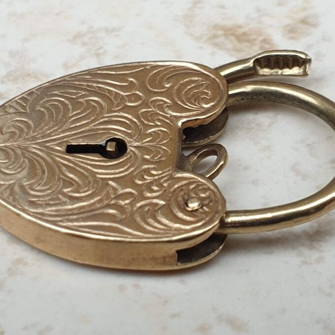 Ornate Engraved Heart Padlock in 9ct Gold