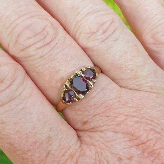 Three Stone Garnet Ring in 0ct Gold, a UK Q or a US 8 1/2