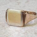 Two Tone Signet Ring in 9ct Gold, a UK Q 1/2 or a US 8 1/2