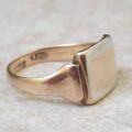 Two Tone Signet Ring in 9ct Gold, a UK Q 1/2 or a US 8 1/2
