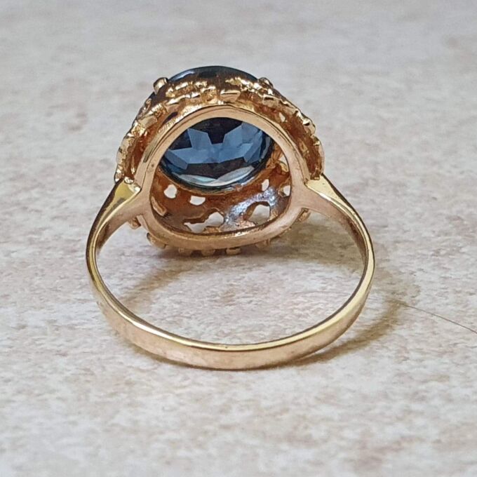 Swiss Blue Topaz Ring in 9ct Gold.